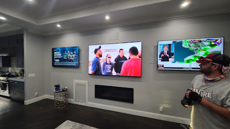Three-screen entertainment setup